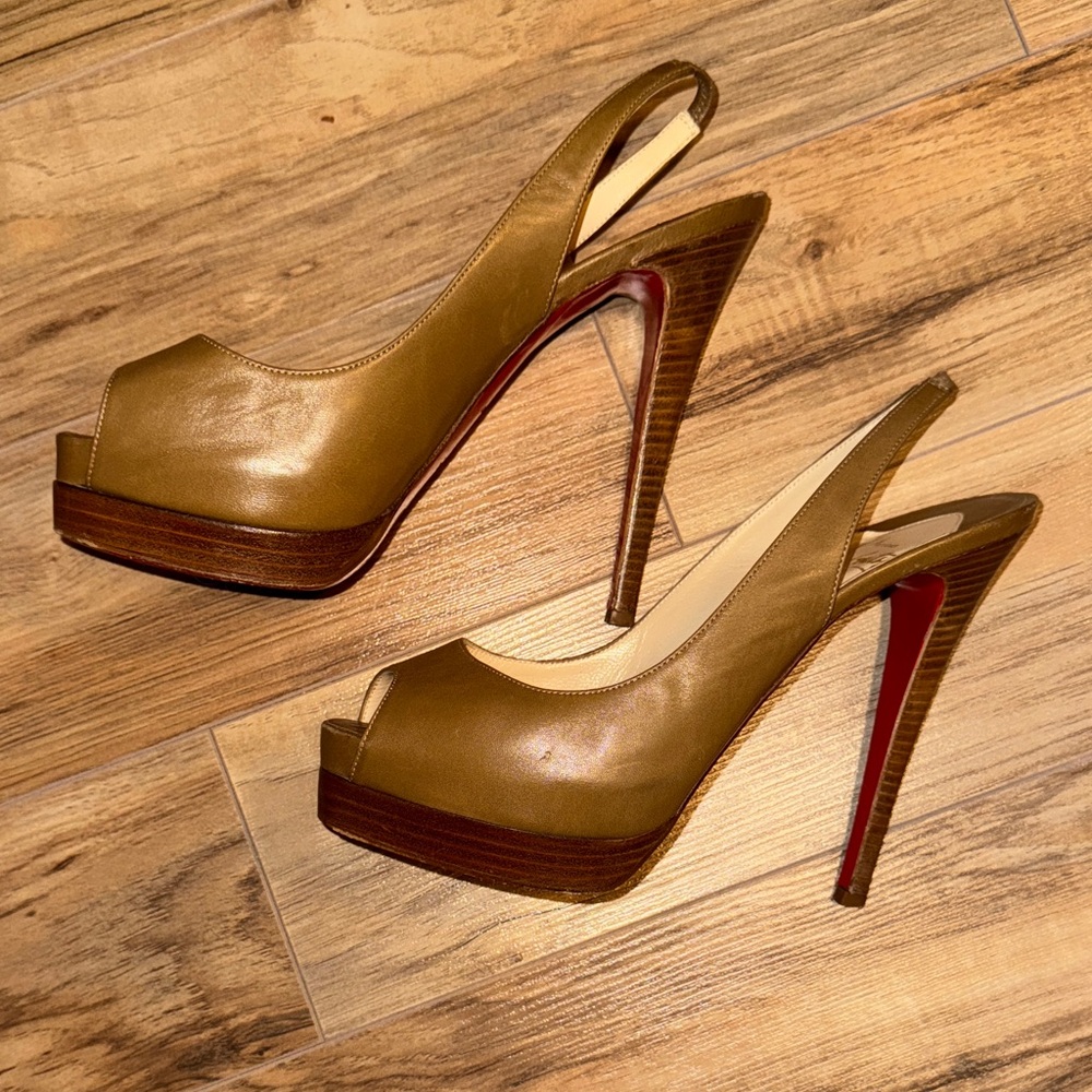 Elegant camel Christian Louboutin Slingback Heels